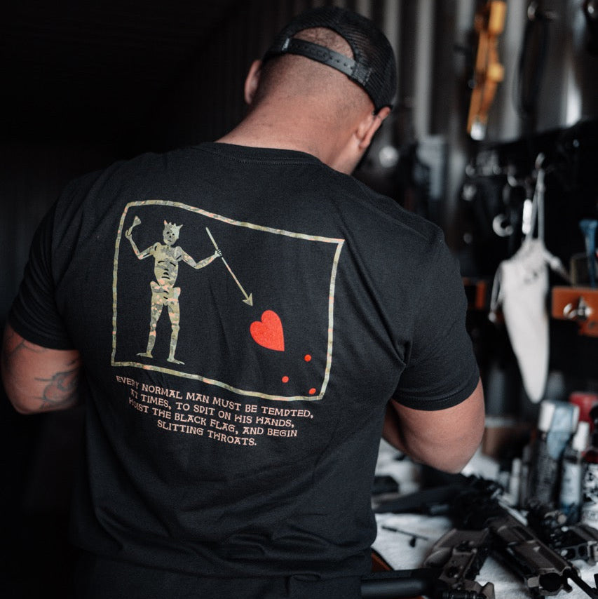 Streetwear Brand Tees - ホイスト・ザ・ブラック・フラッグ サベージ・タクティシャンズ ミリタリーテクティカルトレンド ブランド グラフィックTシャツ コットン