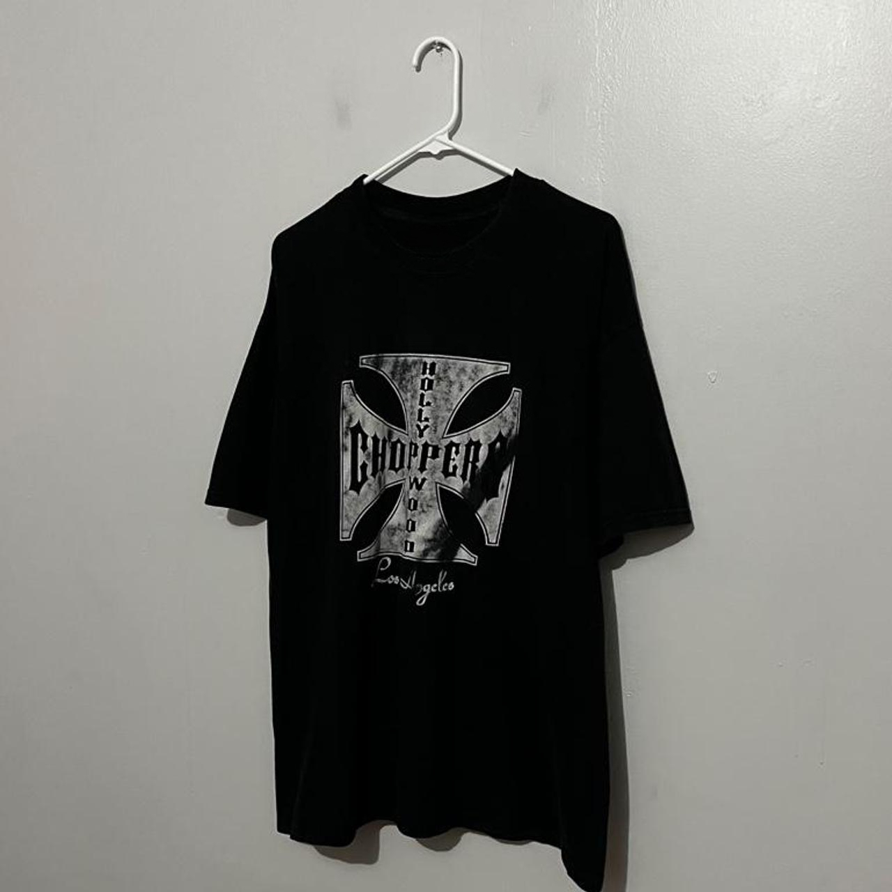 Streetwear Brand Clothing - 夏用コットン素材のストリートウェア、ウエストコースト・チョッパーズのロゴプリントが施された半袖Tシャツ。レトロなハイストリートスタイルで、カジュアルでゆったりとしたシルエット。